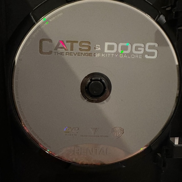 Cats & Dogs: The Revenge of Kitty Galore DVD - Picture 3 of 3